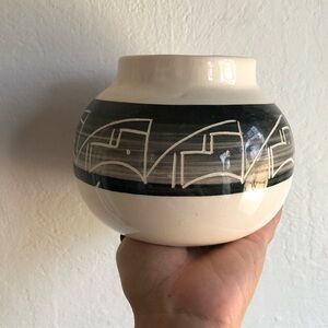 Ute Mountain Tribe Black And White Pottery Bowl Signed E. Root Ute Mtn Tribe